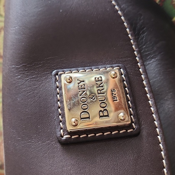 Gorgeous NWT IOB Dooney & Bourke Brown Leather Flap Wristlet🤎🎁❤️ - Picture 5 of 16